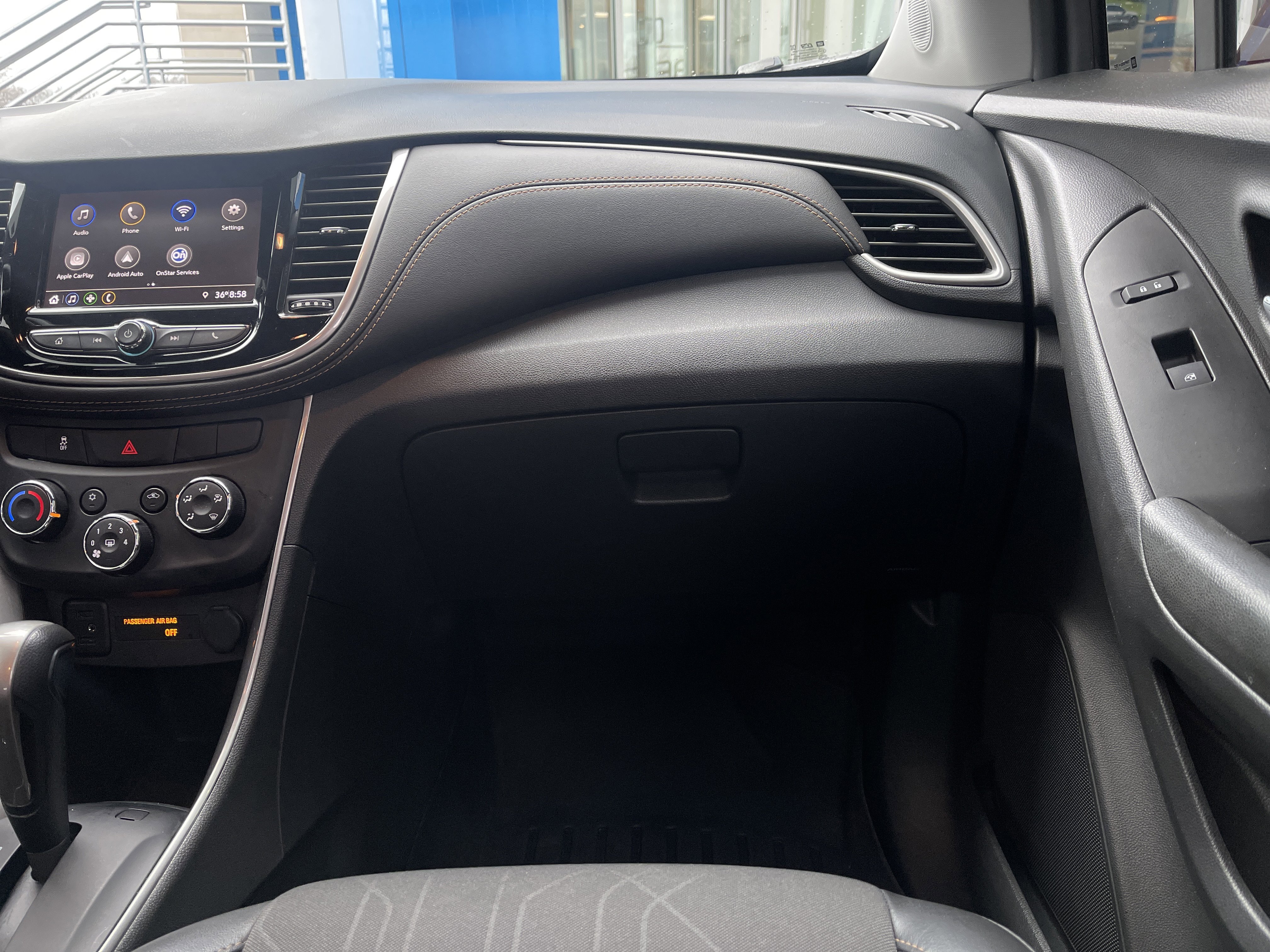 Used 2022 Chevrolet Trax LT w/ LT Convenience Package image 30