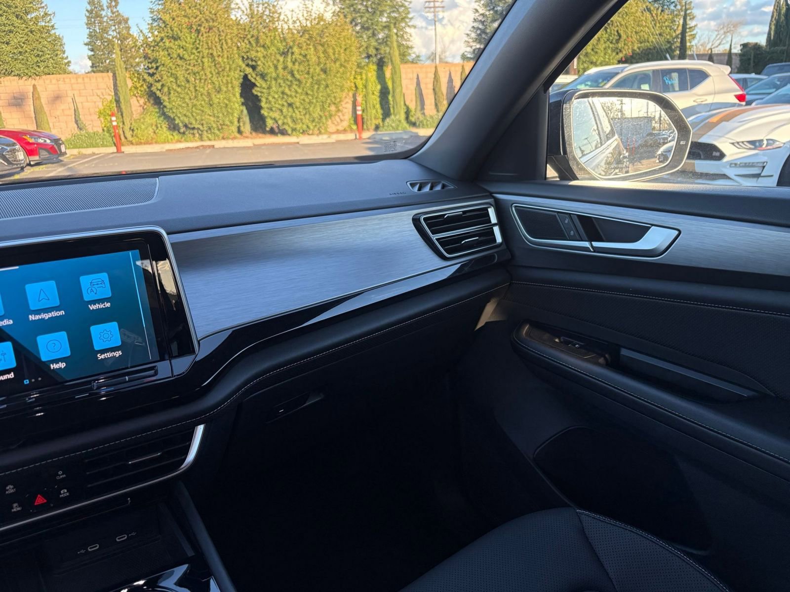 Used 2025 Volkswagen Atlas Cross Sport SE image 37