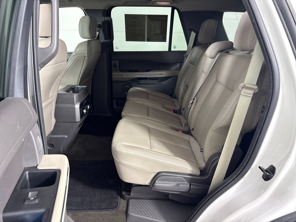 Used 2019 Ford Expedition XLT w/ Equipment Group 202A AWD/4WD image 31