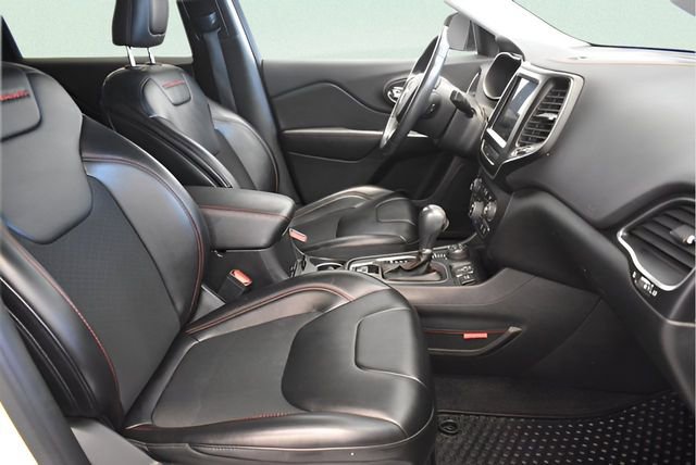 Used 2019 Jeep Cherokee Trailhawk AWD/4WD image 19