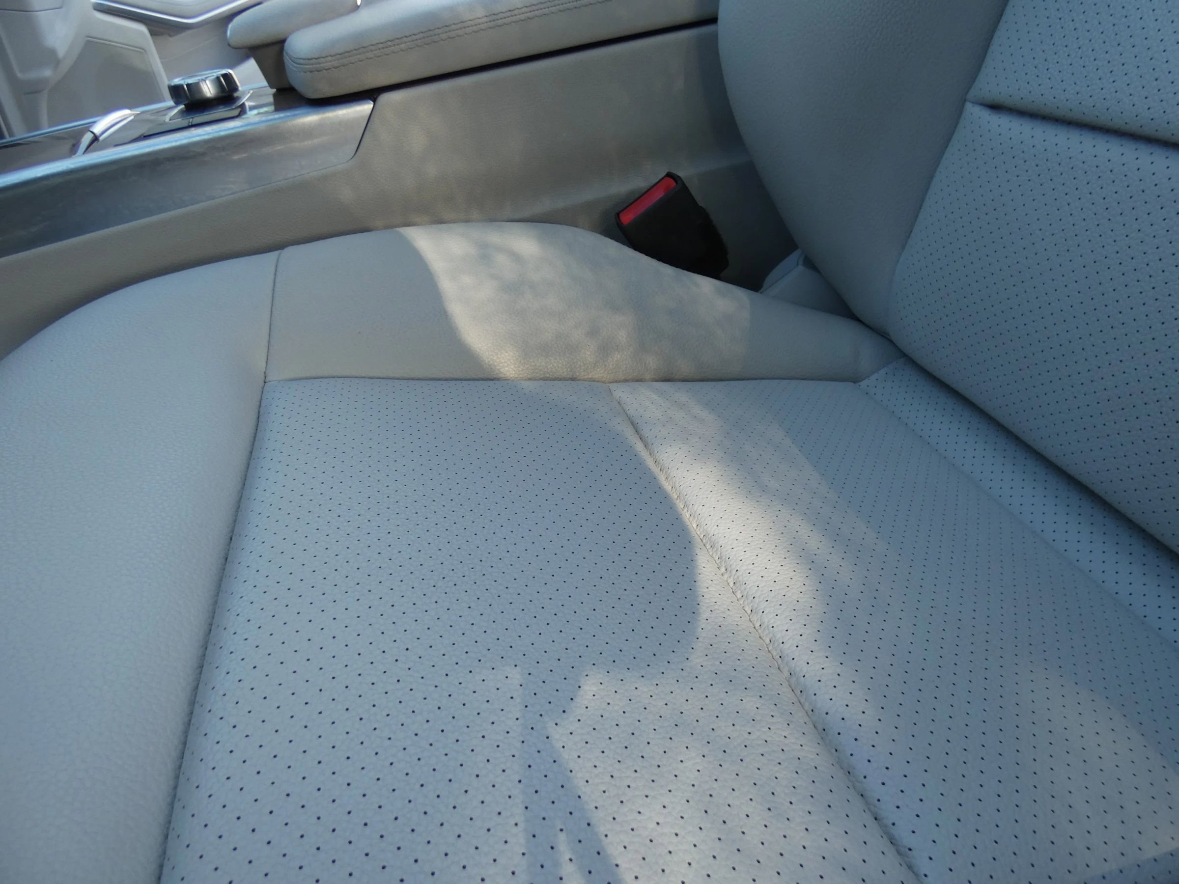 Used 2016 Mercedes-Benz E 350 Sedan w/ Premium Package image 44