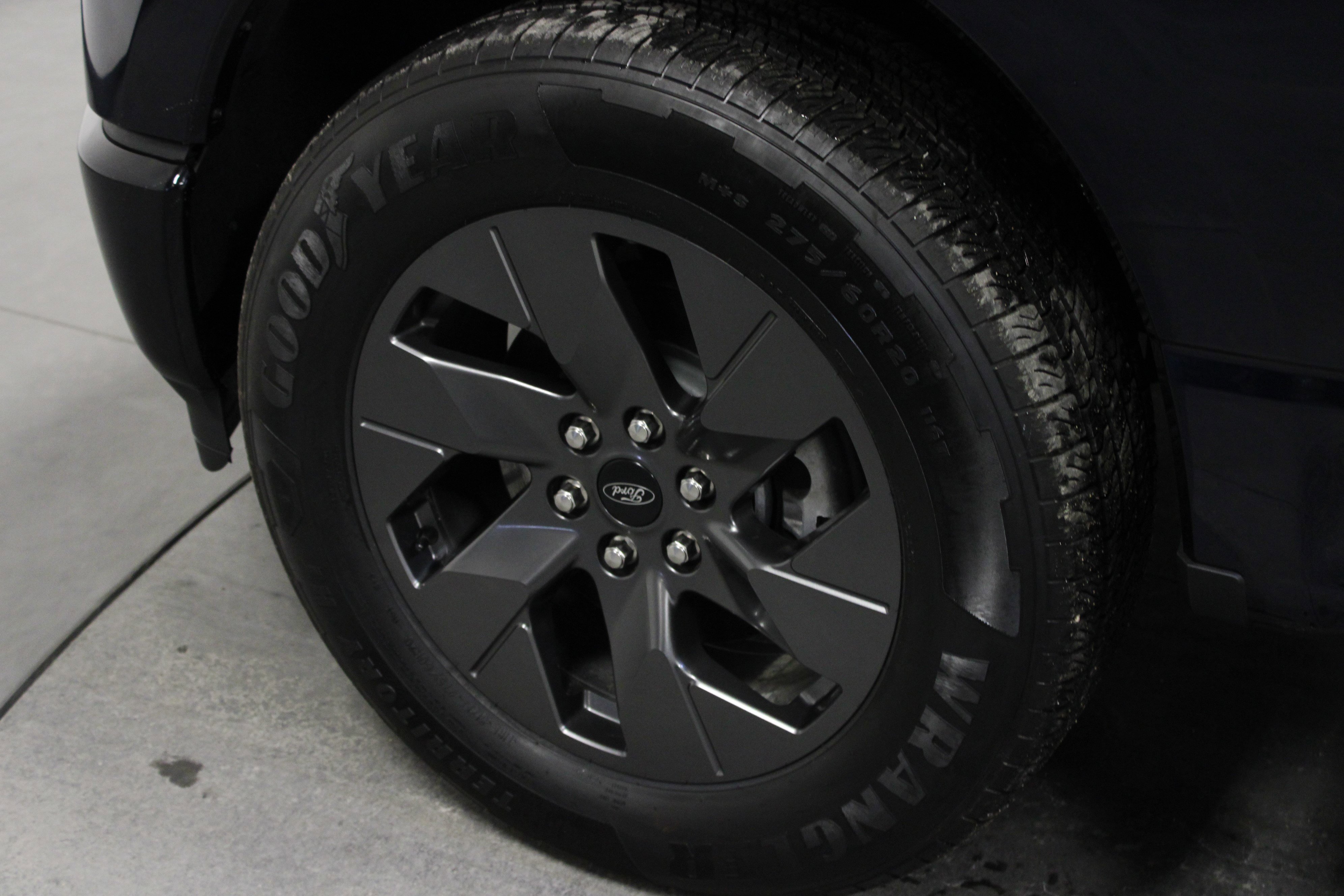 Used 2024 Ford F150 Lightning Lariat image 10