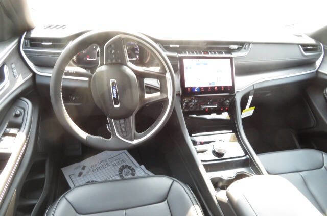 New 2025 Jeep Grand Cherokee Limited image 14