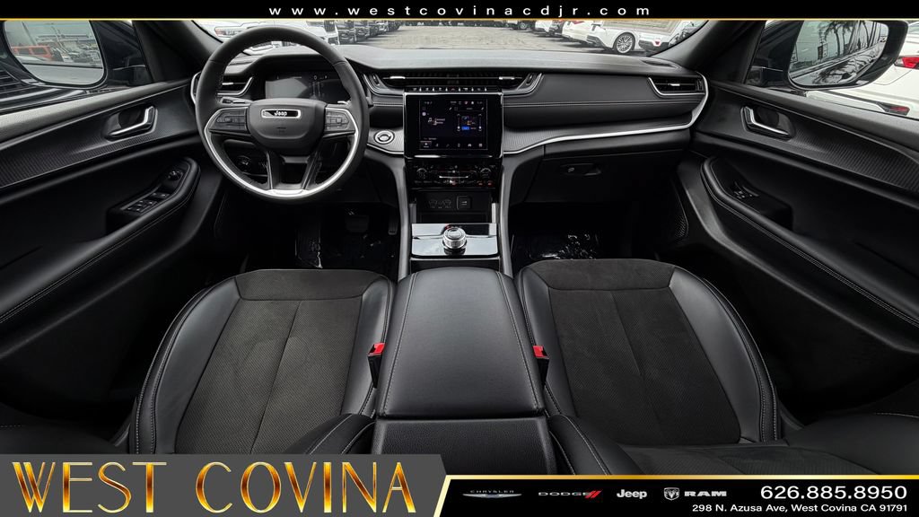 Used 2025 Jeep Grand Cherokee Altitude RWD image 32
