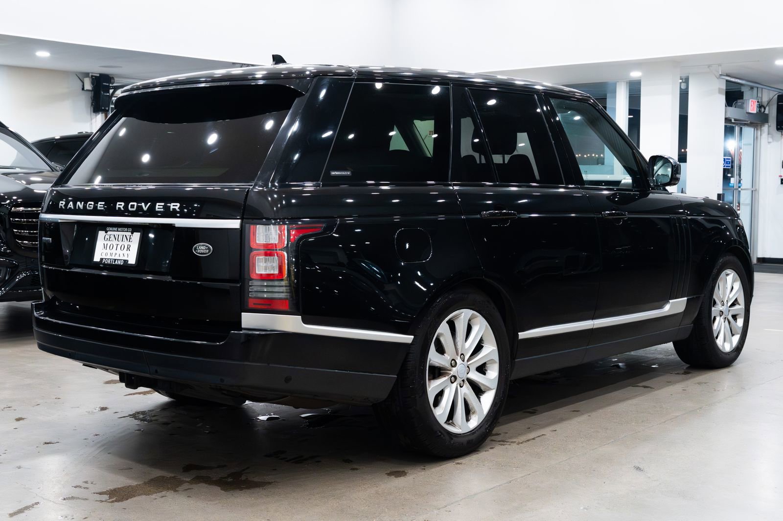 Used 2016 Land Rover Range Rover HSE image 4