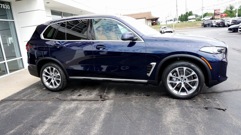 Used 2026 BMW X5 xDrive40i w/ Premium Package image 3