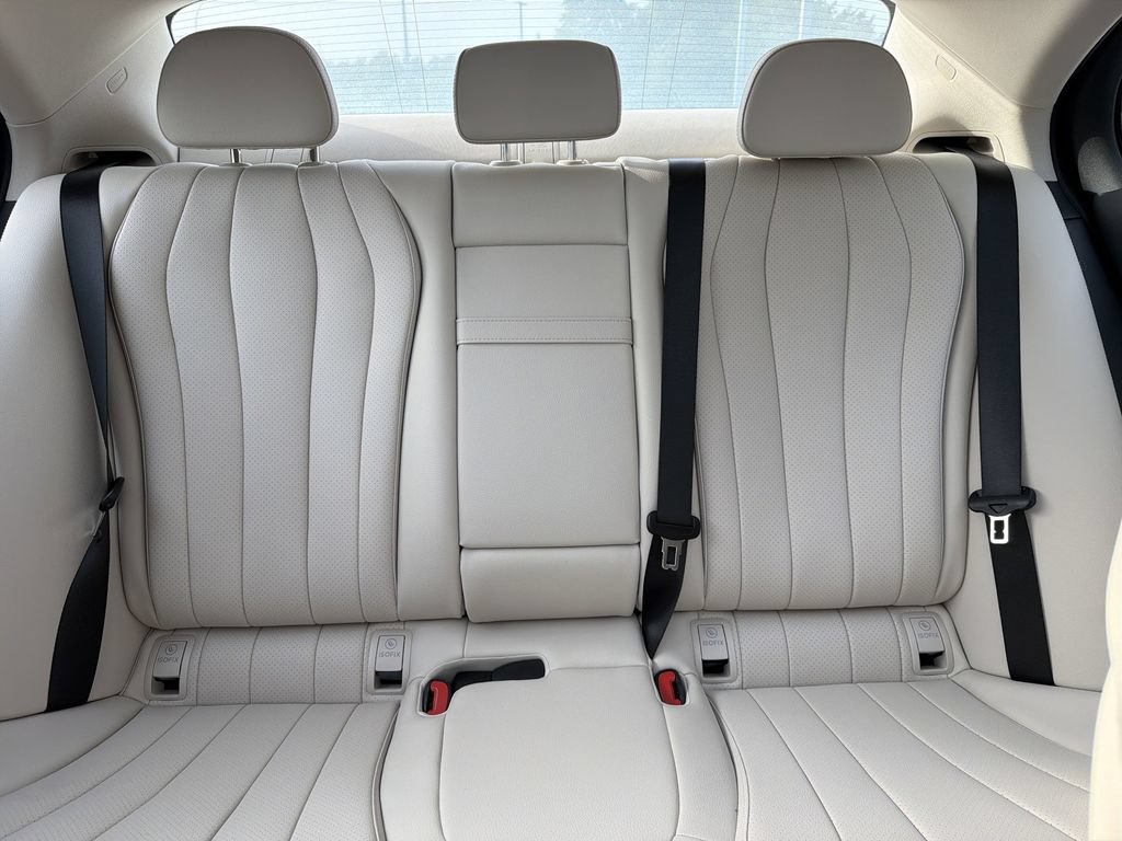 New 2026 Mercedes-Benz E 350 4MATIC Sedan image 29