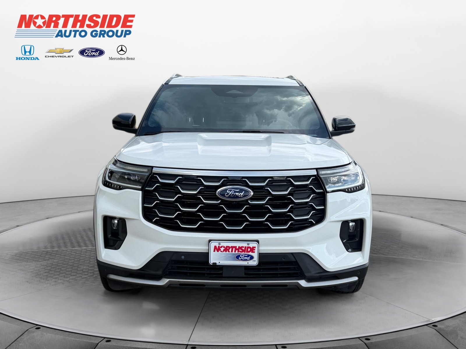 Used 2025 Ford Explorer Platinum RWD image 2