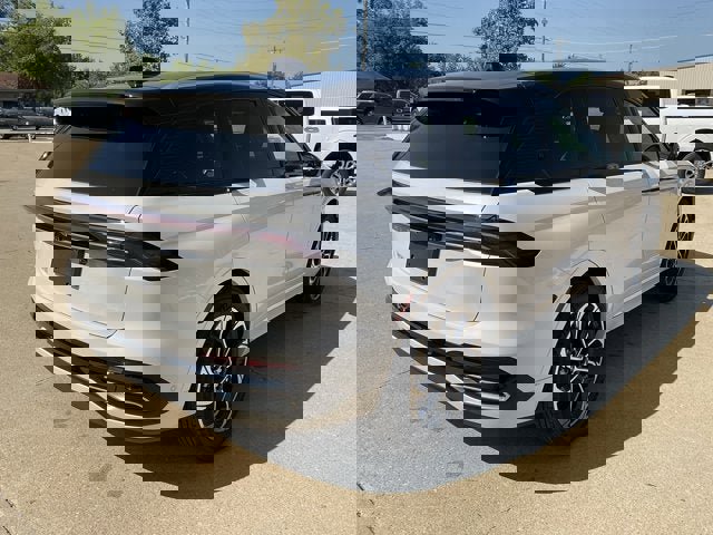 Used 2024 Lincoln Nautilus Reserve w/ Equipment Group 202A image 3