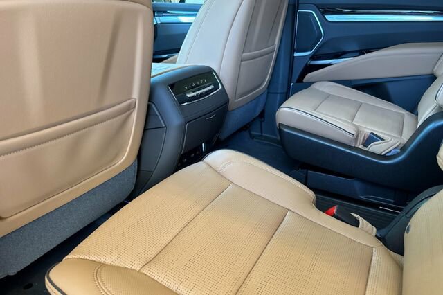 New 2026 Cadillac Escalade Luxury w/ Touring Package AWD/4WD image 12