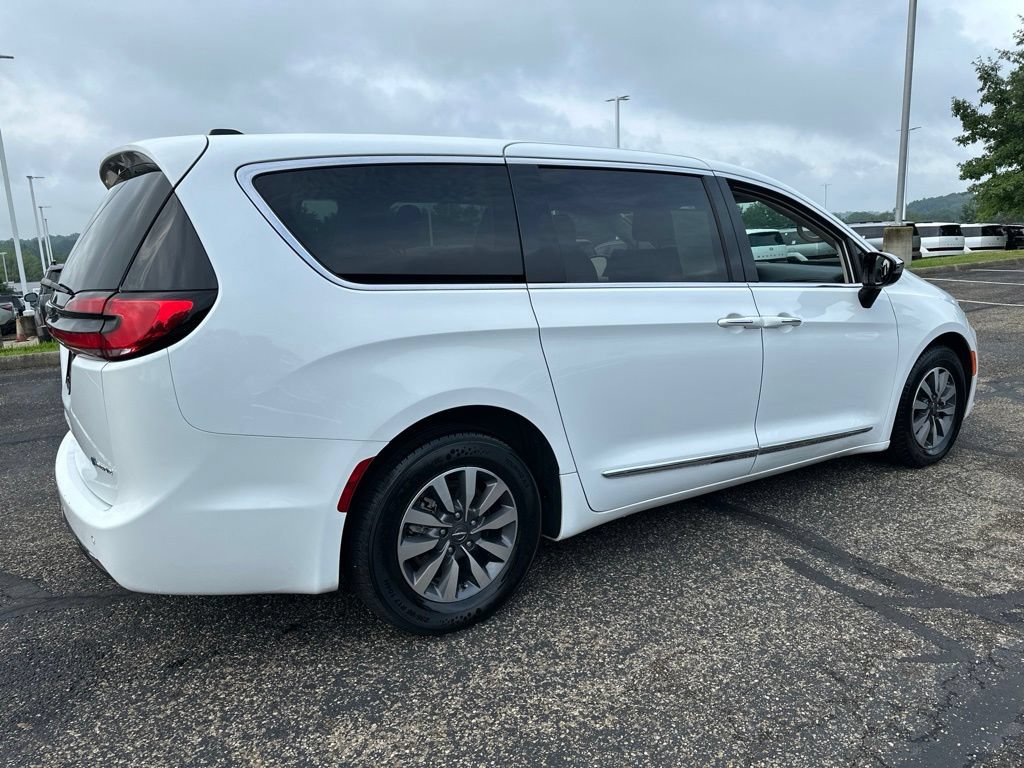 Used 2023 Chrysler Pacifica Limited FWD image 15
