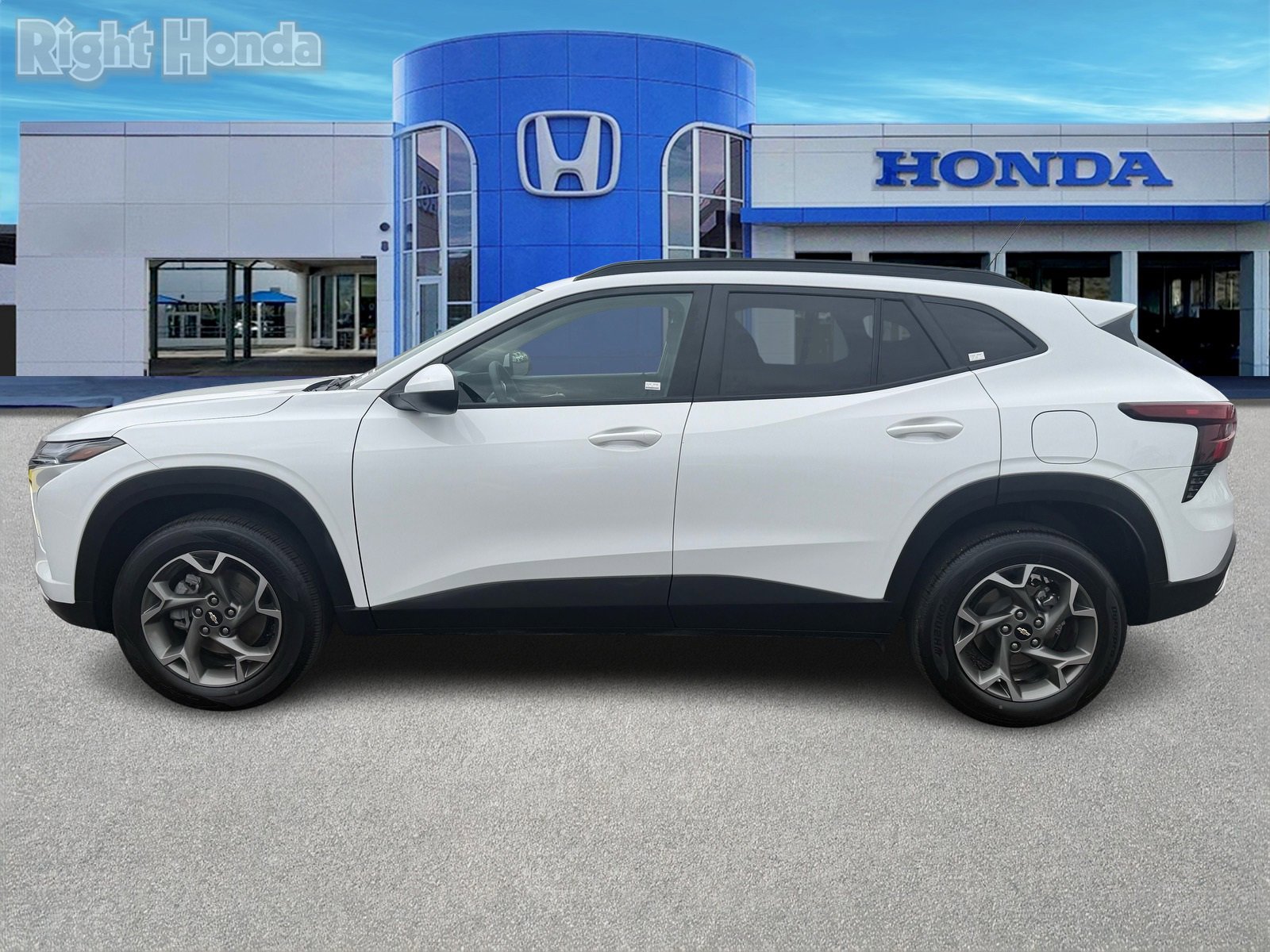 Used 2025 Chevrolet Trax LT image 3