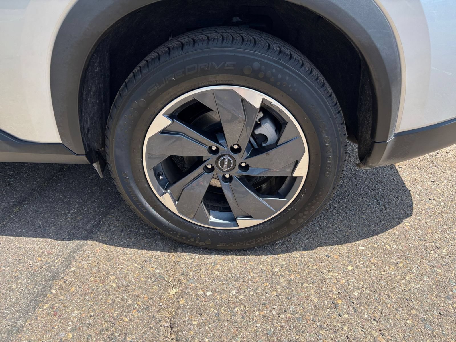 Used 2025 Nissan Rogue SV FWD image 31