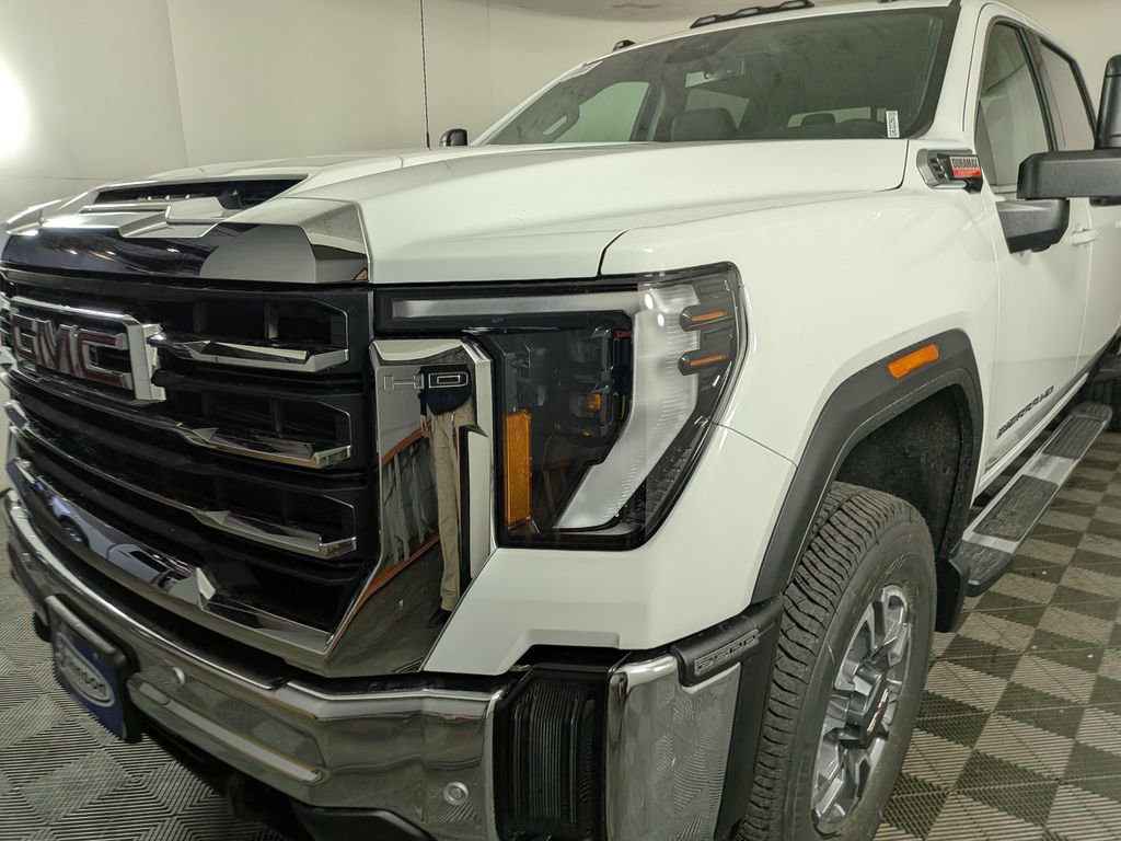 New 2026 GMC Sierra 2500 SLE w/ SLE Value Package; AWD/4WD image 11