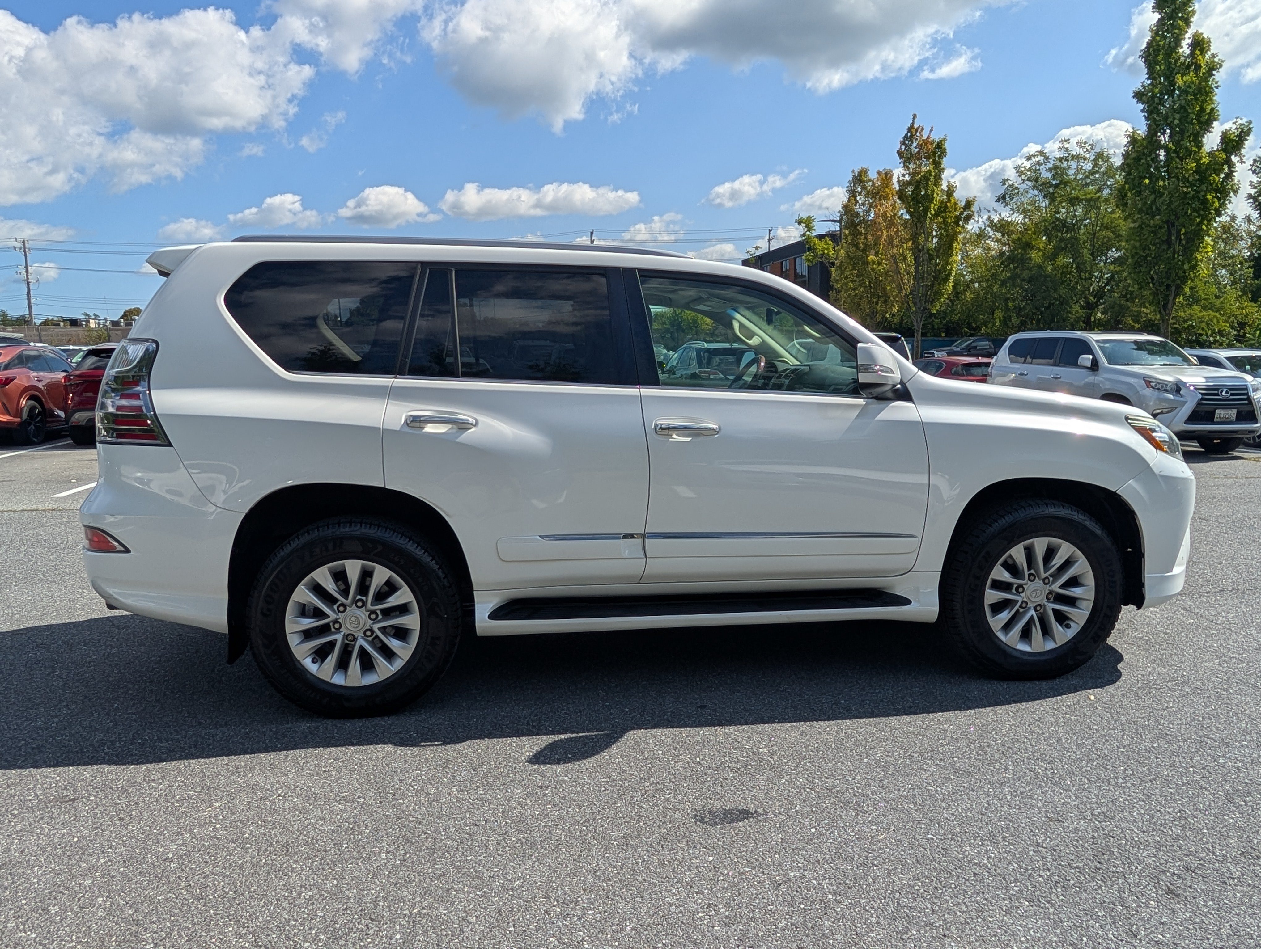 Used 2016 Lexus GX 460 w/ Premium Package AWD/4WD image 5