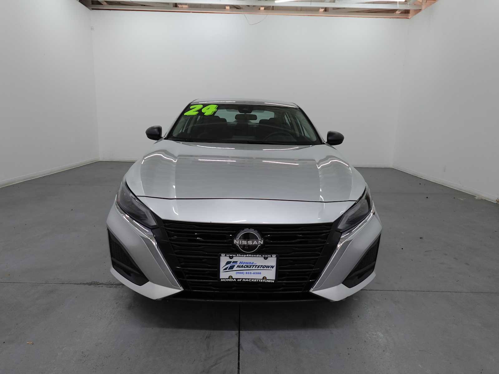 Used 2024 Nissan Altima 2.5 SV image 2