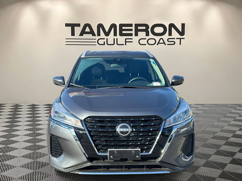 Used 2023 Nissan Kicks SV image 2