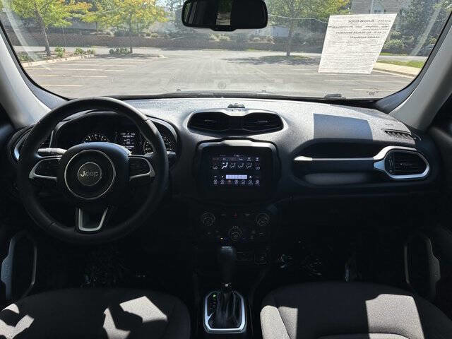 Used 2020 Jeep Renegade Latitude w/ Popular Equipment Group FWD image 18