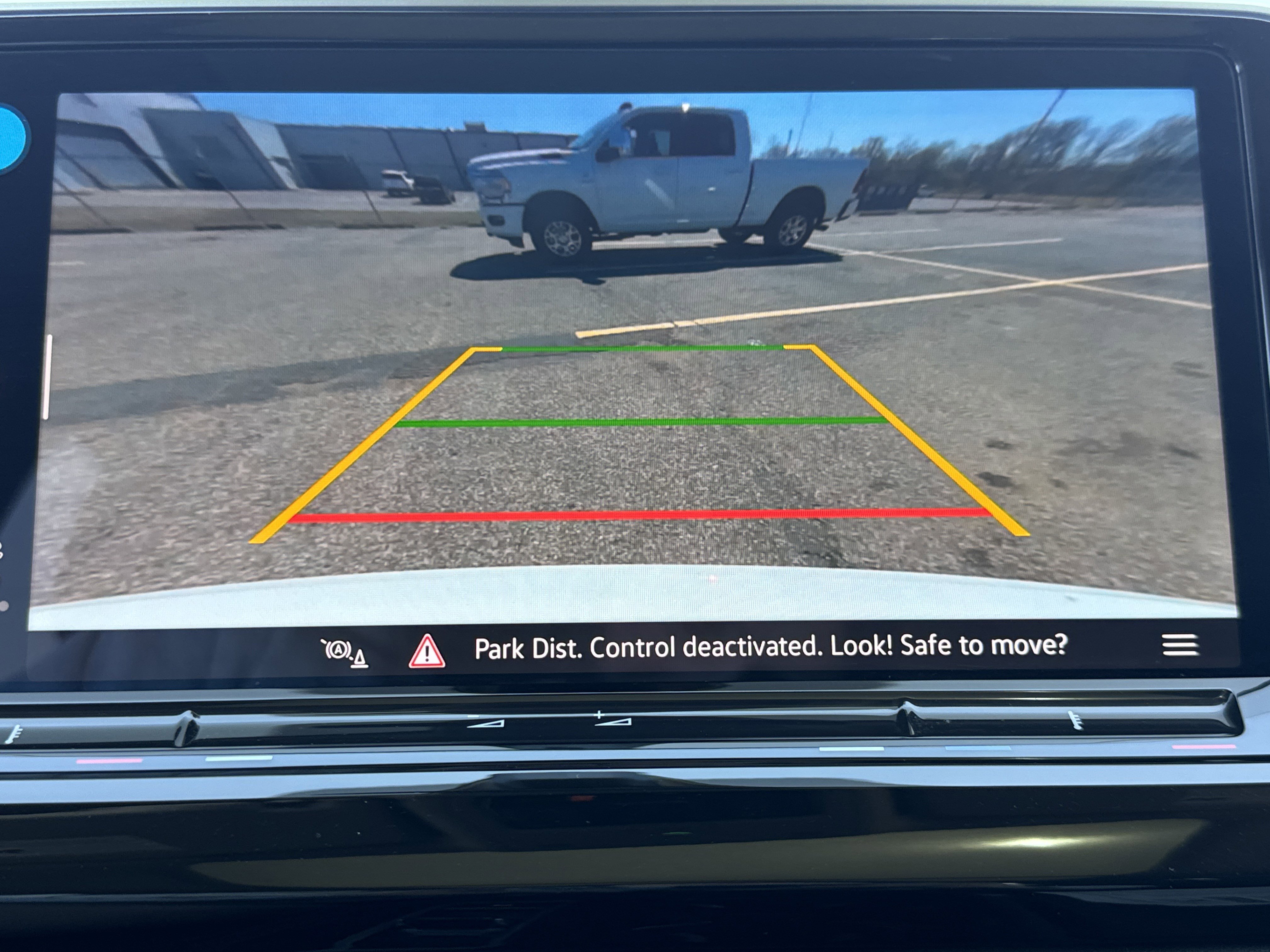 Used 2025 Volkswagen Atlas SE image 13