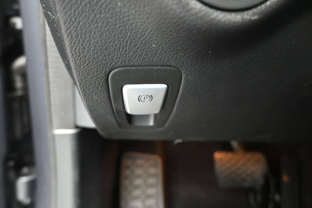 Used 2016 Mercedes-Benz C 300 4MATIC Sedan image 27