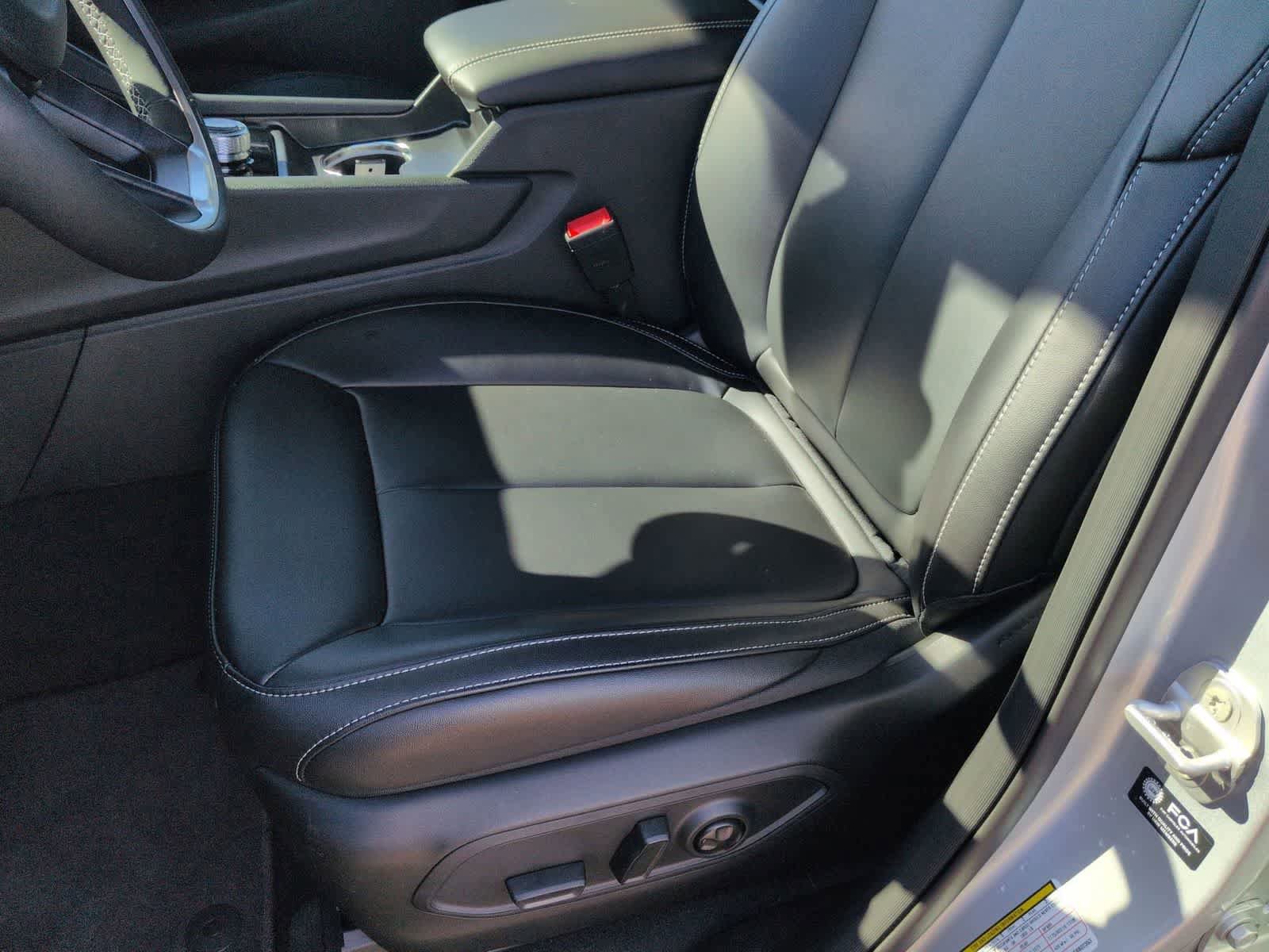 New 2025 Jeep Grand Cherokee Limited w/ Black Appearance Package image 14