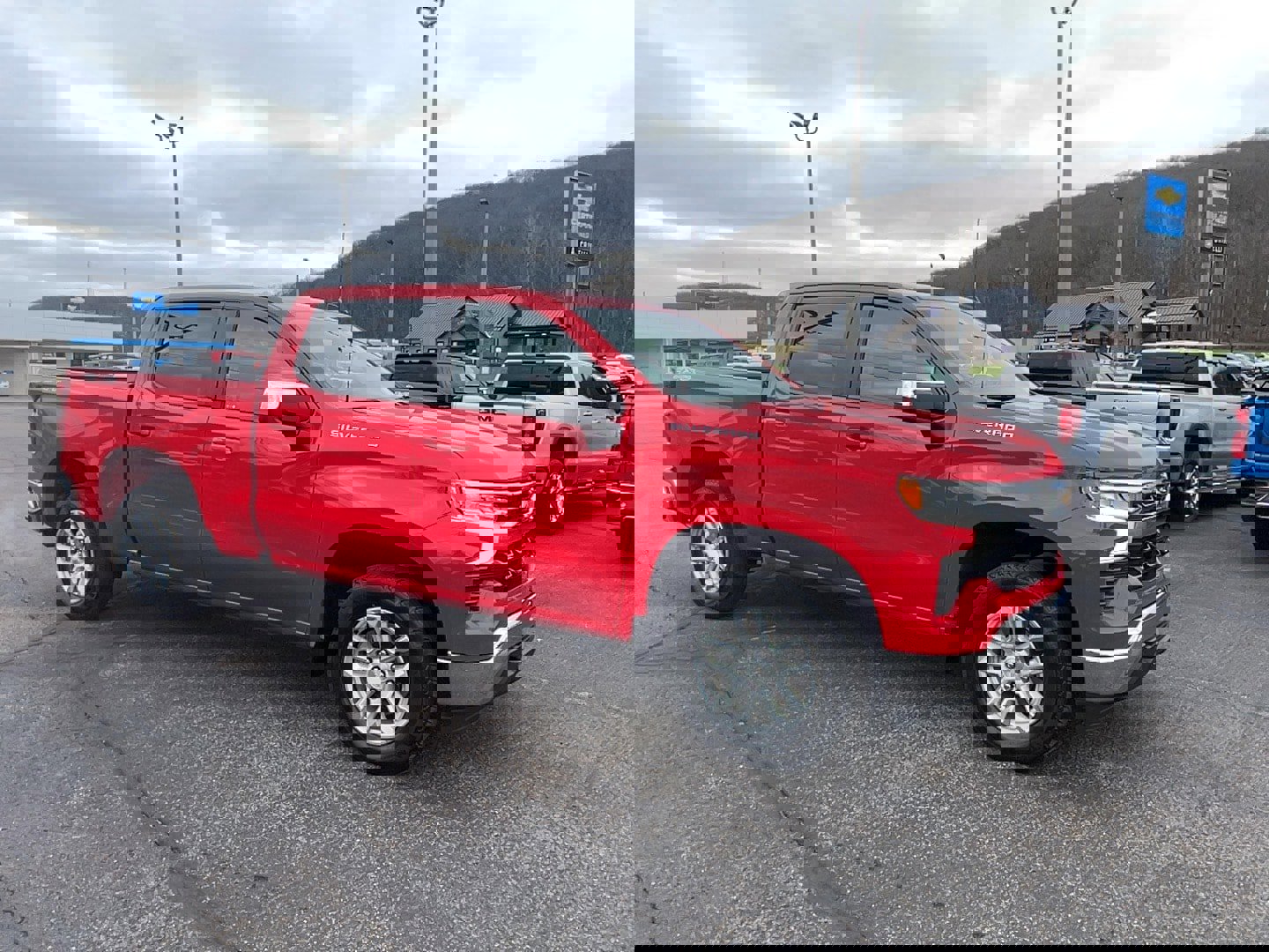 Used 2022 Chevrolet Silverado 1500 LT image 1