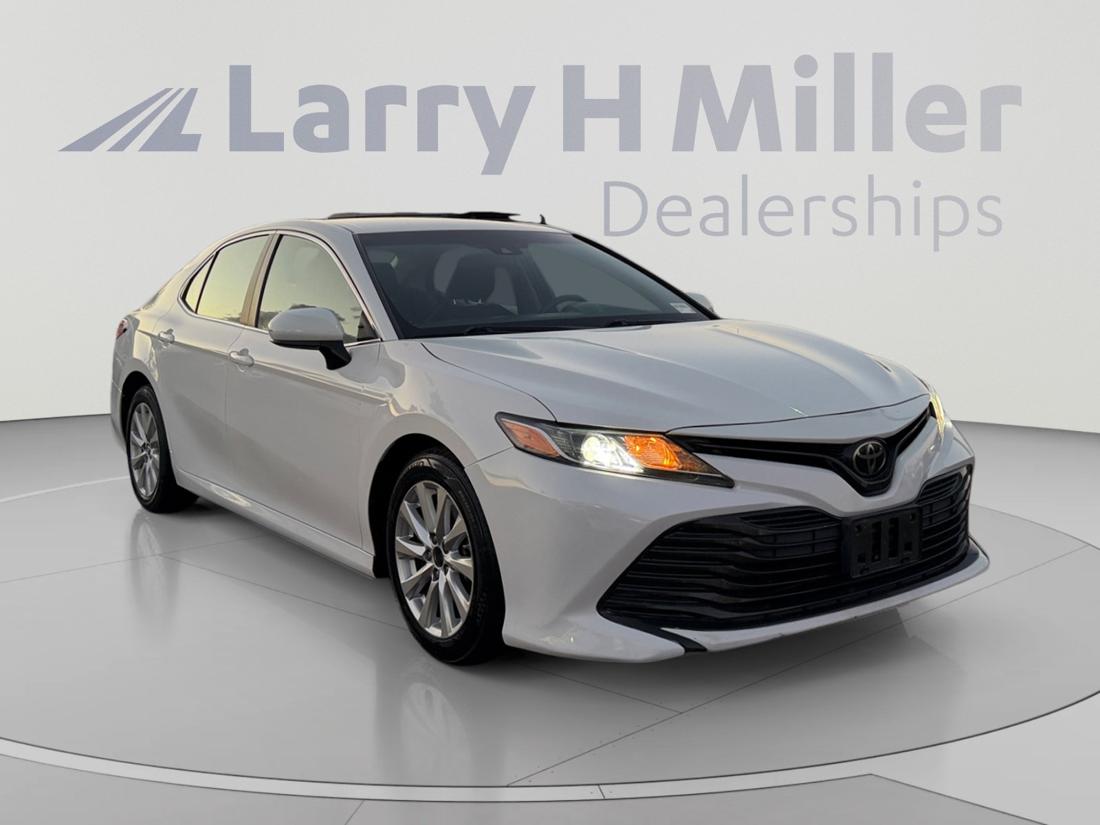Used 2018 Toyota Camry LE FWD image 7