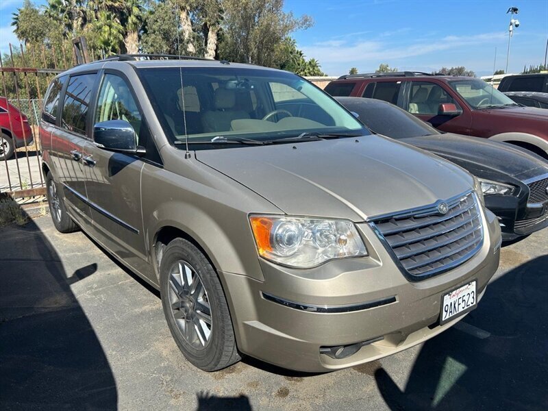 Used 2008 Chrysler Town & Country Limited w/ Entertainment Group #3 FWD image 22