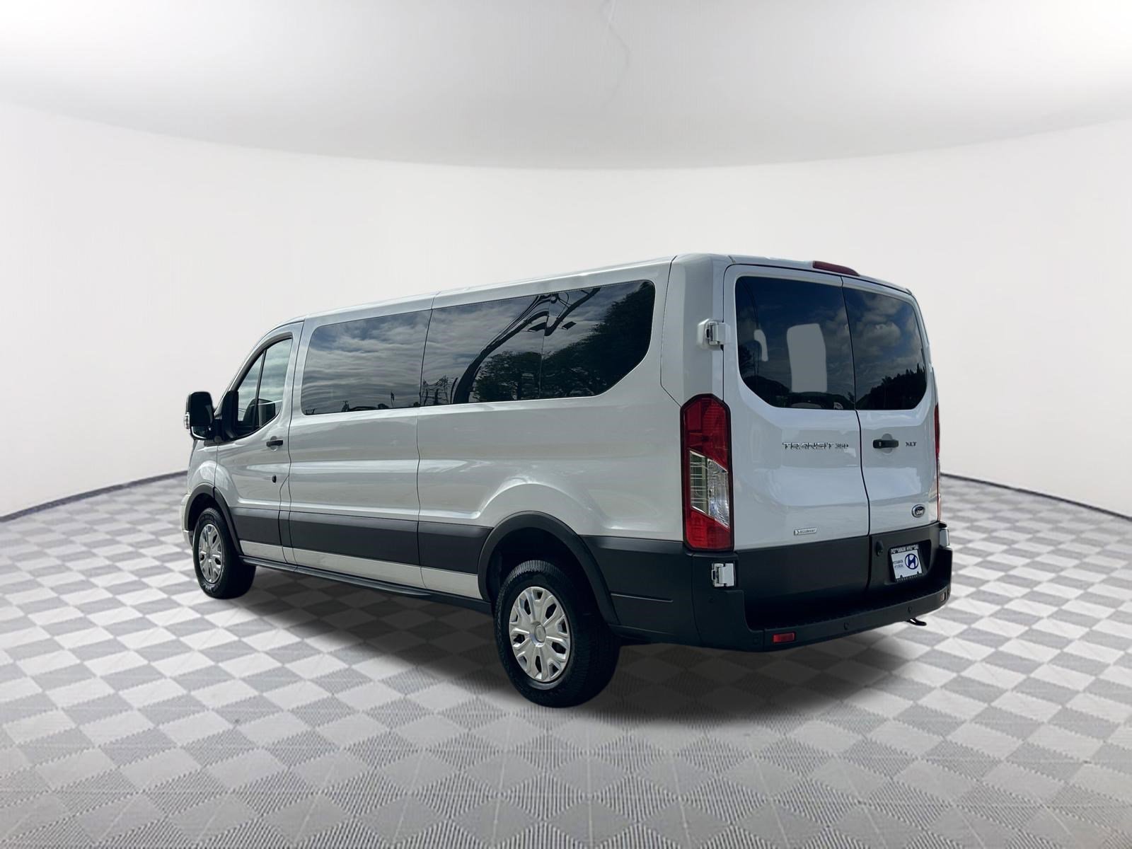Used 2023 Ford Transit 350 XLT RWD image 9