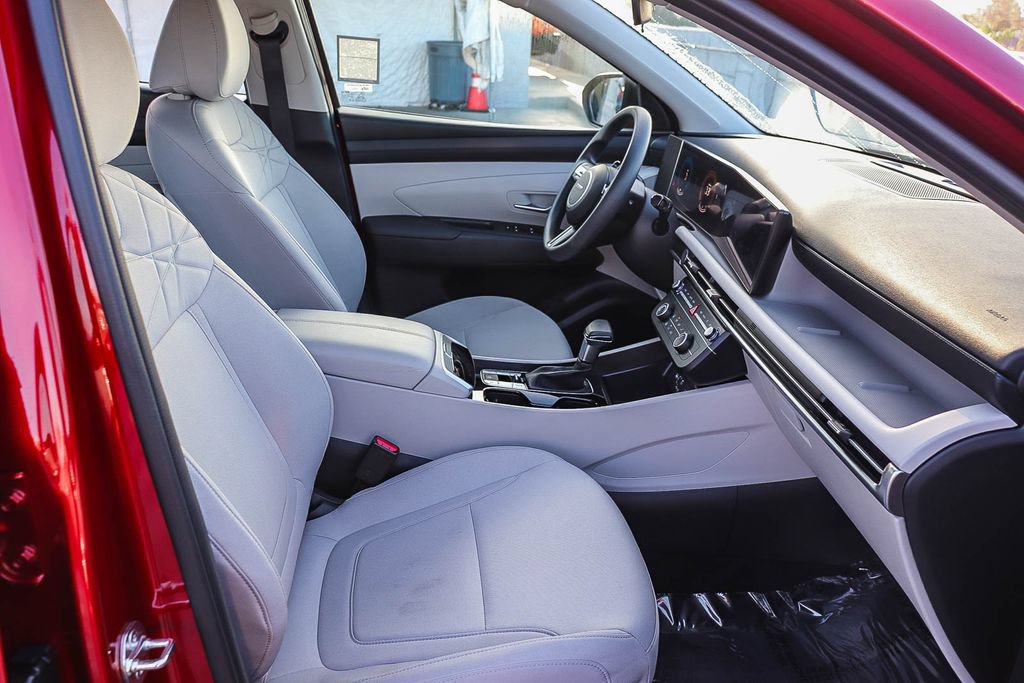 Used 2025 Hyundai Tucson SE FWD image 8