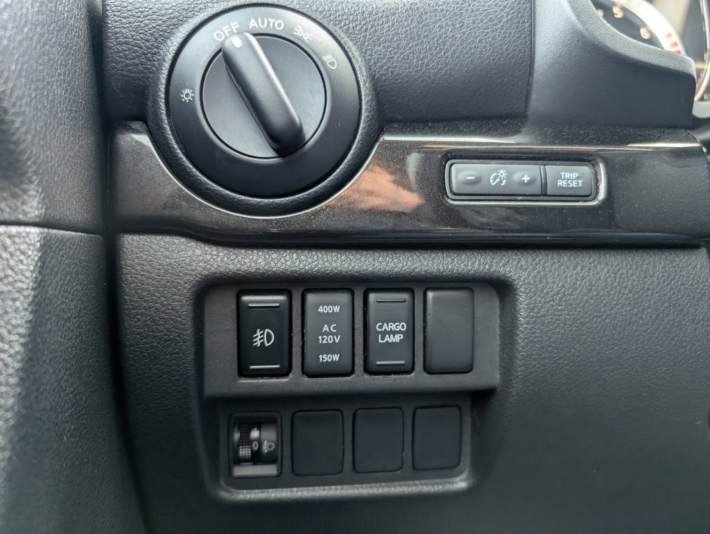 Used 2018 Nissan Titan SV w/ SV Convenience Package image 23