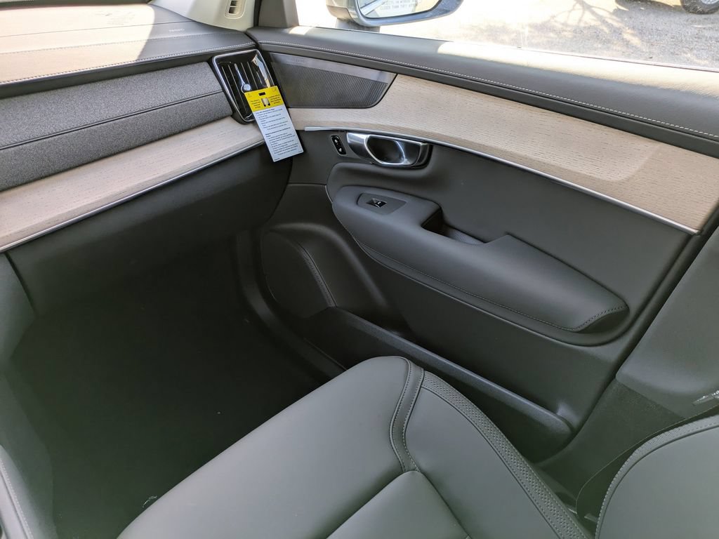 New 2026 Volvo XC90 B6 Plus w/ Protection Package Premier image 16