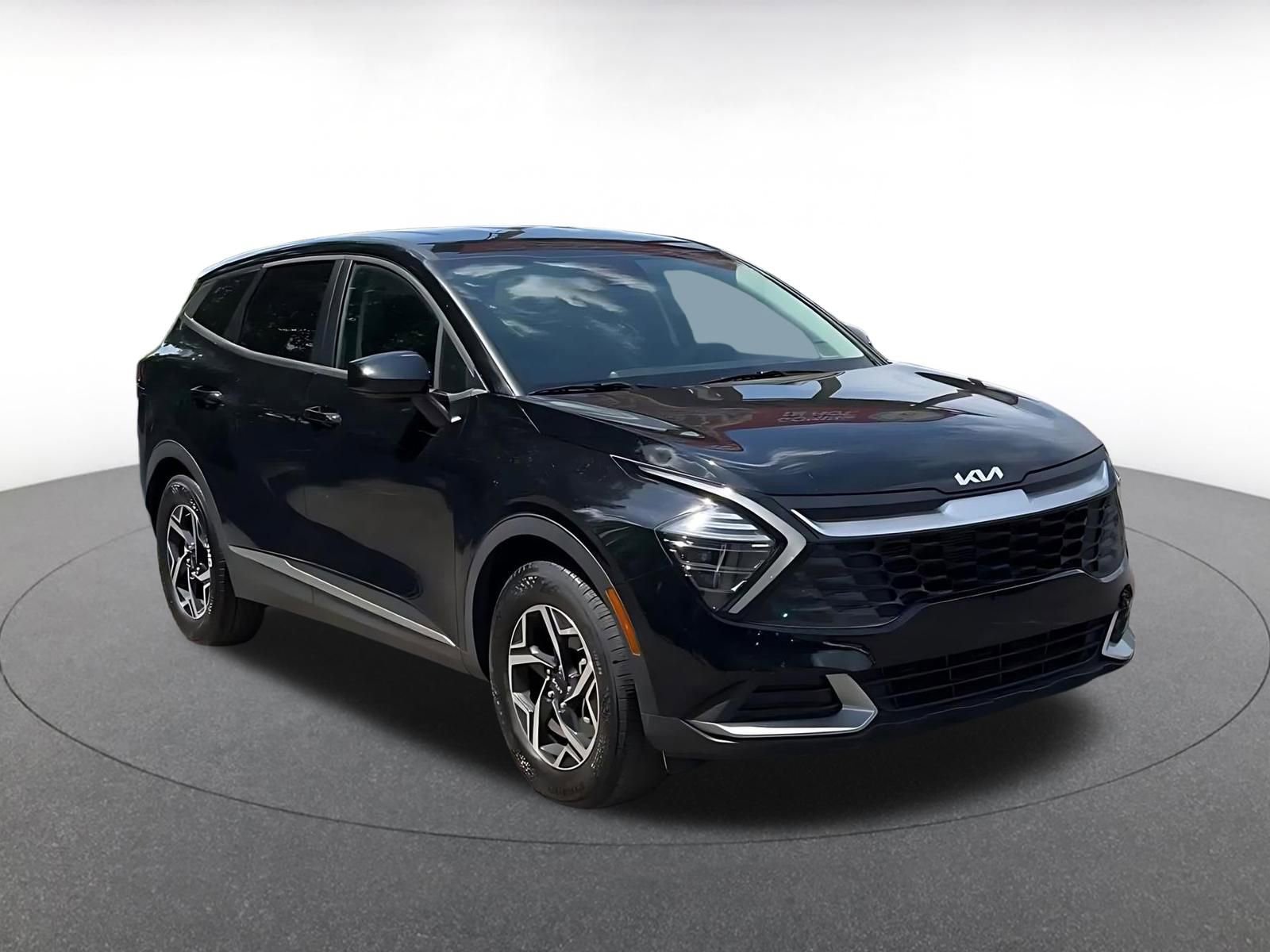 Used 2025 Kia Sportage LX FWD image 3