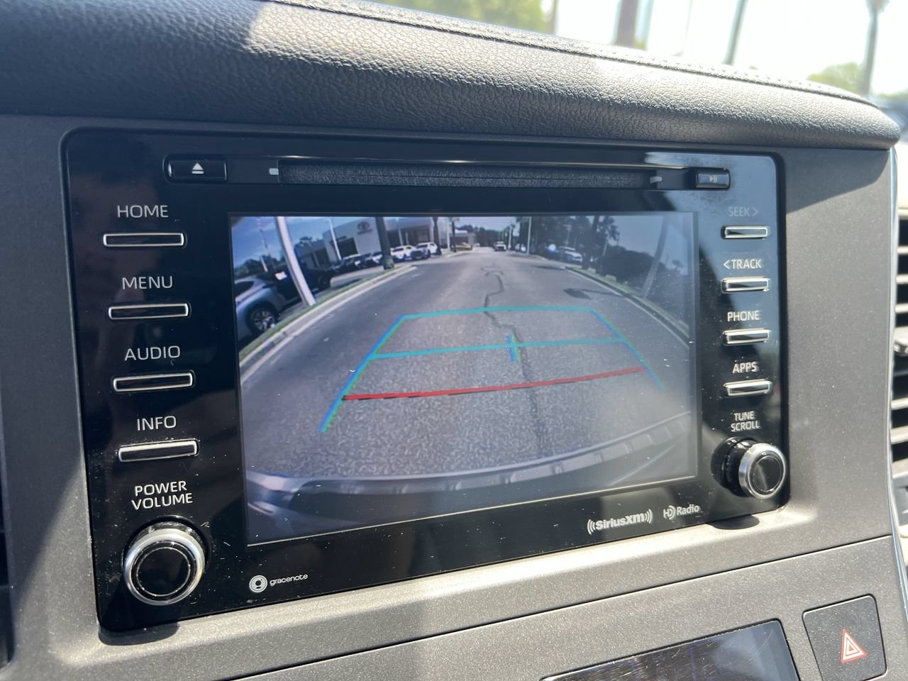 Used 2018 Toyota Sienna XLE FWD image 25