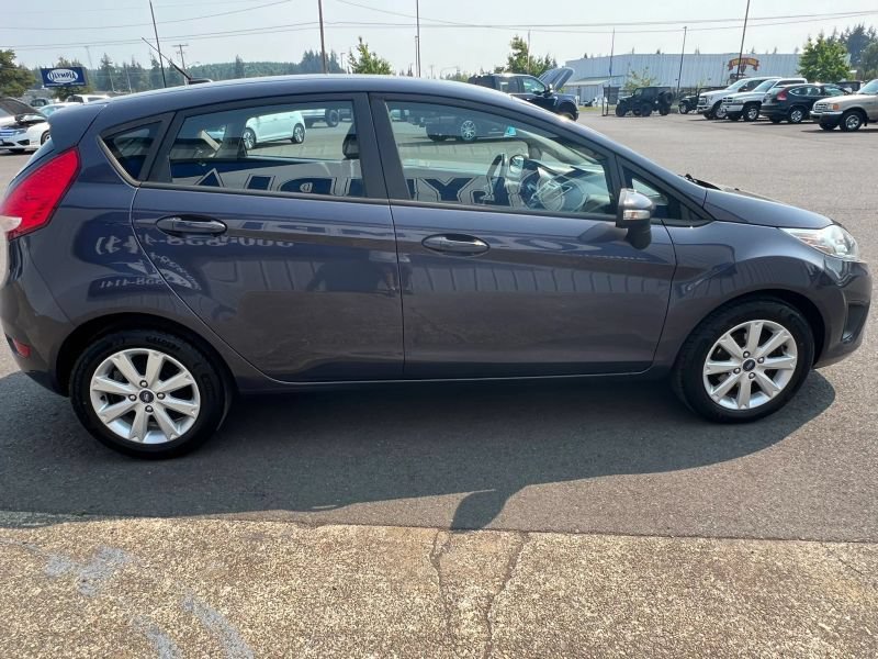 Used 2013 Ford Fiesta SE FWD image 6