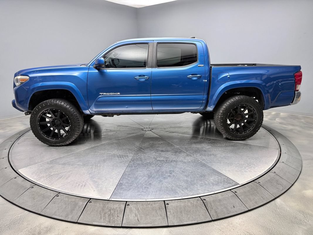 Used 2017 Toyota Tacoma SR5 w/ Tow Package AWD/4WD image 8