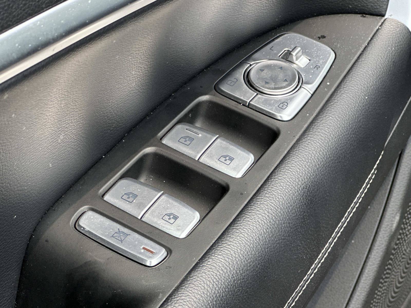 Used 2026 Genesis G70 2.5T RWD image 29