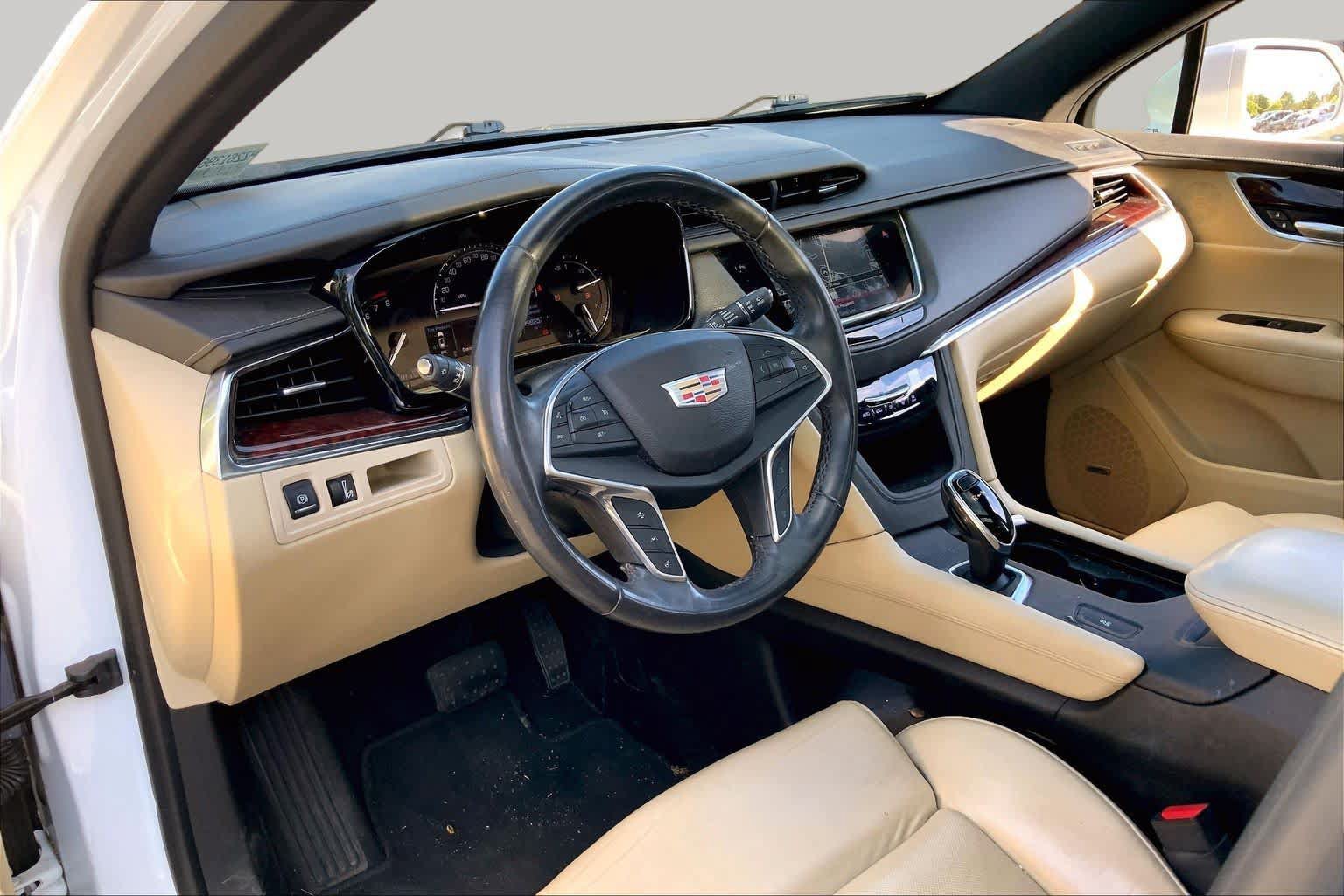 Used 2017 Cadillac XT5 Luxury w/ Driver Awareness Package FWD image 18