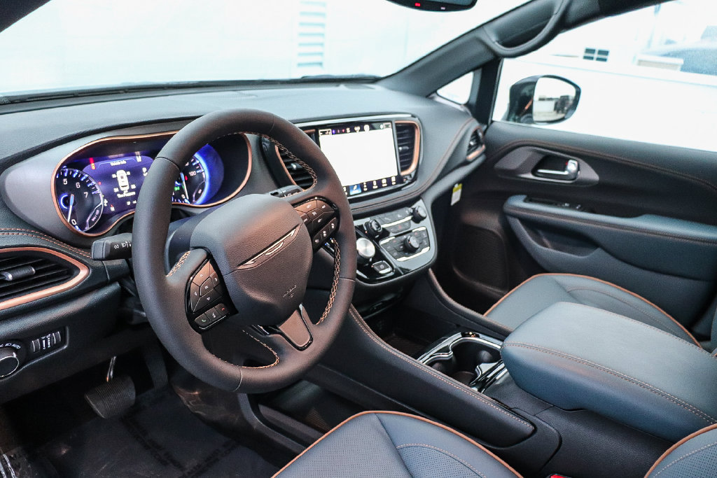 New 2027 Chrysler Pacifica Pinnacle w/ Theater Group FWD image 22