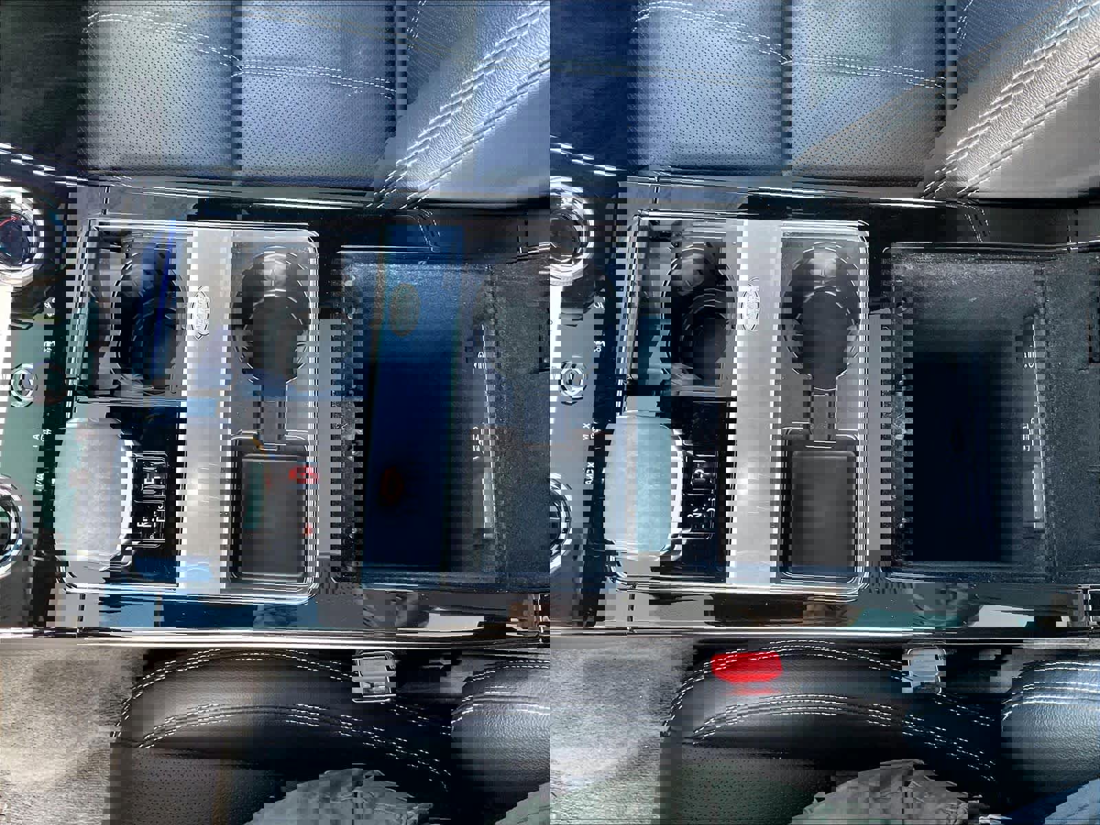 Used 2023 Land Rover Range Rover Velar R-Dynamic S image 35