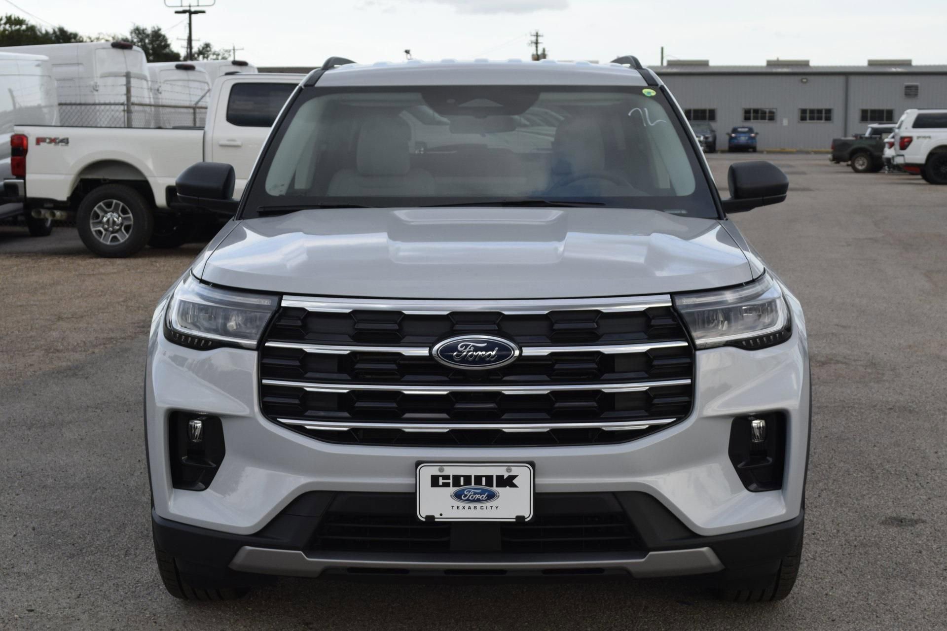 New 2026 Ford Explorer Active w/ Active Comfort Package image 2