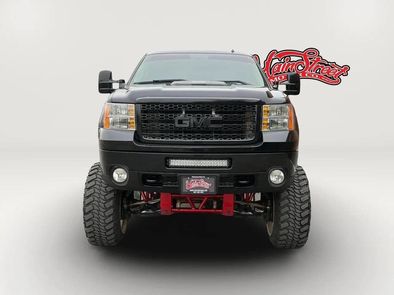 Used 2011 GMC Sierra 2500 Denali w/ Suspension Package, Off-Road AWD/4WD image 2