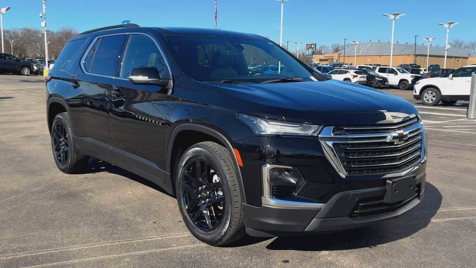 Certified 2023 Chevrolet Traverse LT w/ Rear Camera Mirror Package image 8