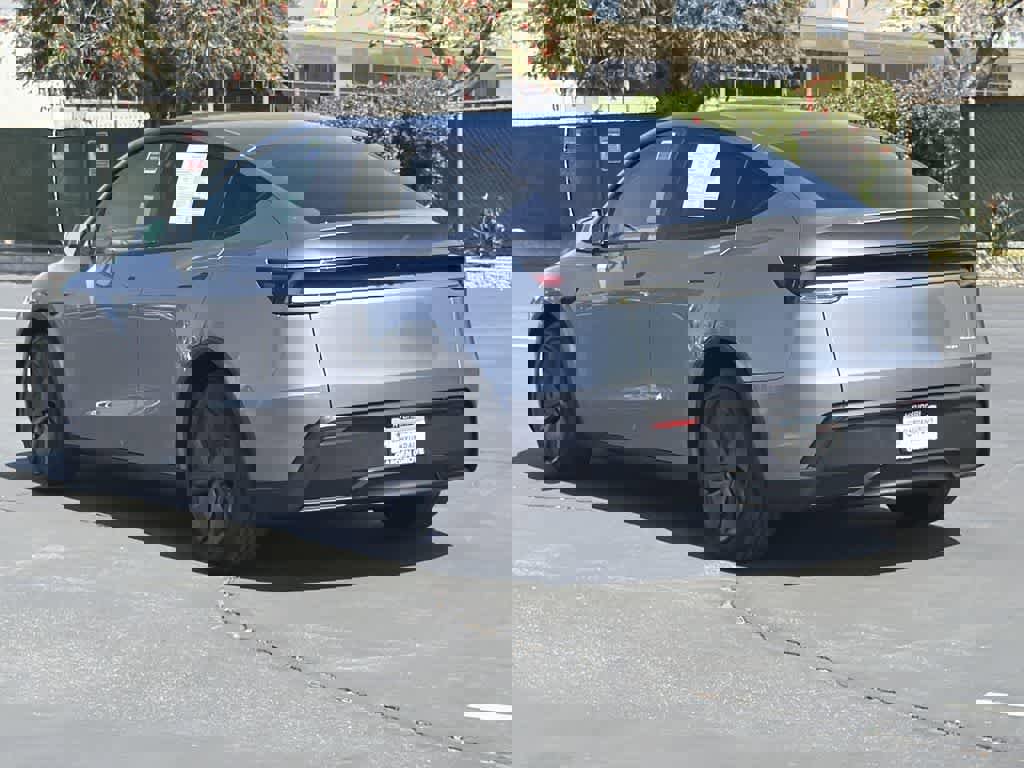 Used 2026 Tesla Model Y AWD image 4