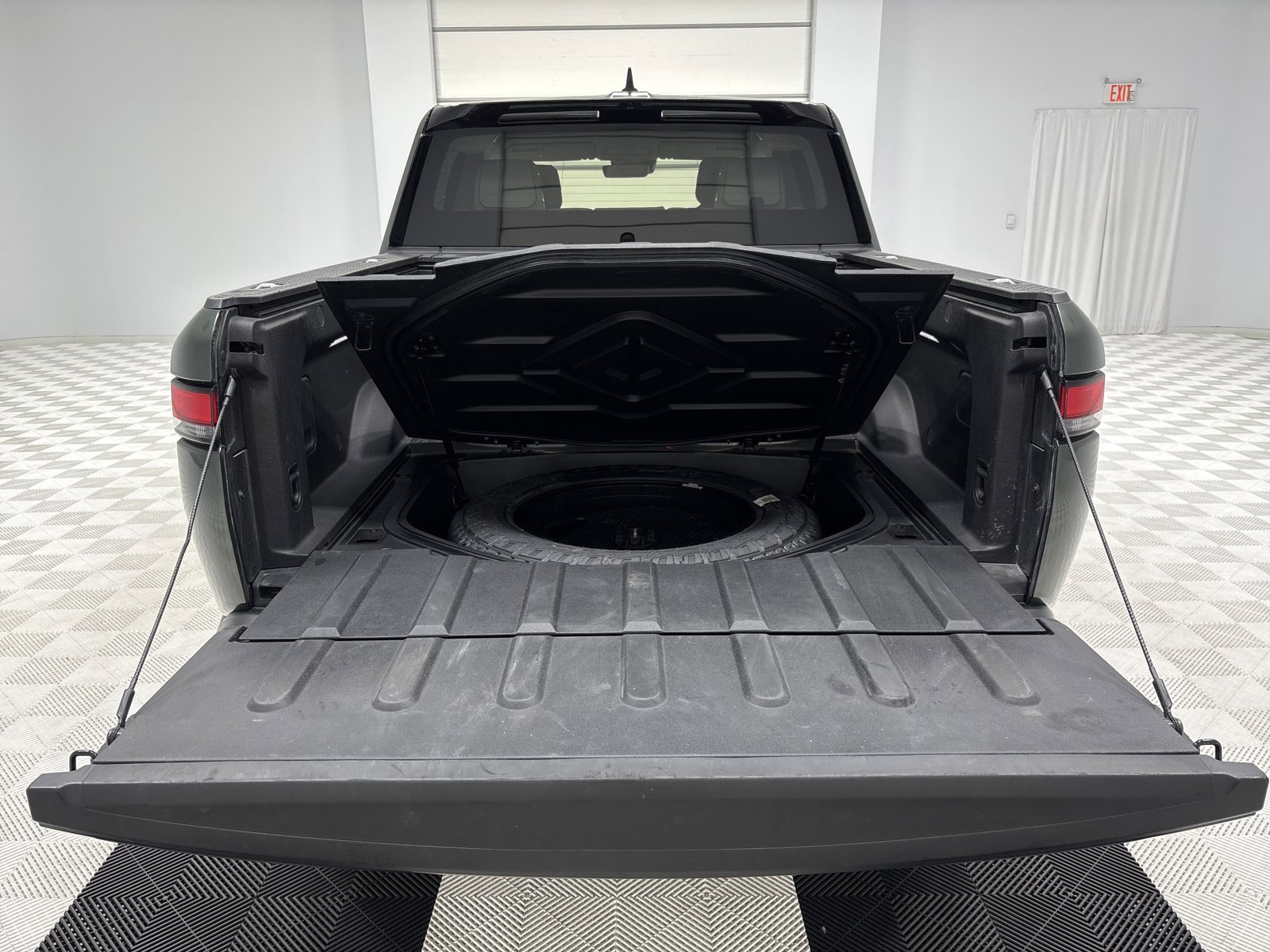 Used 2023 Rivian R1T Adventure image 15