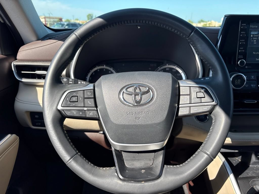 Used 2022 Toyota Highlander XLE AWD/4WD image 15