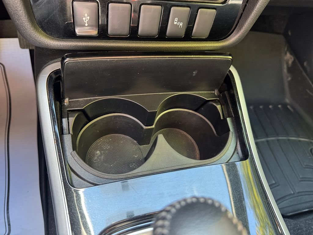 Used 2019 Mitsubishi Outlander AWD image 26