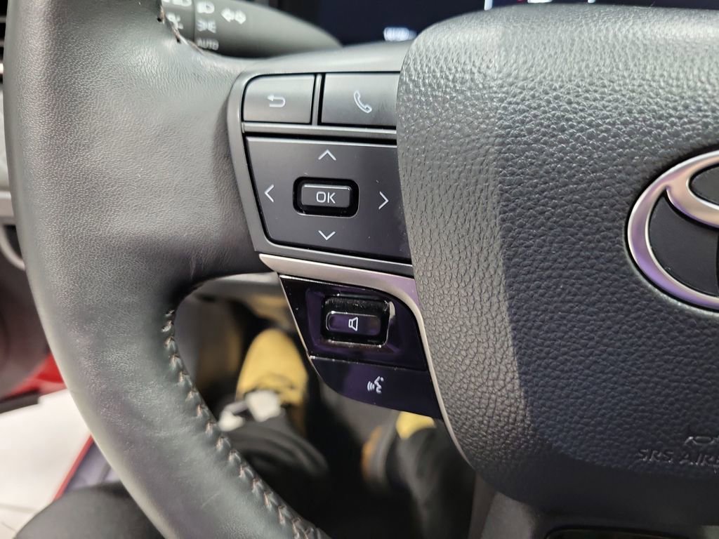 Used 2025 Toyota Camry XLE image 35