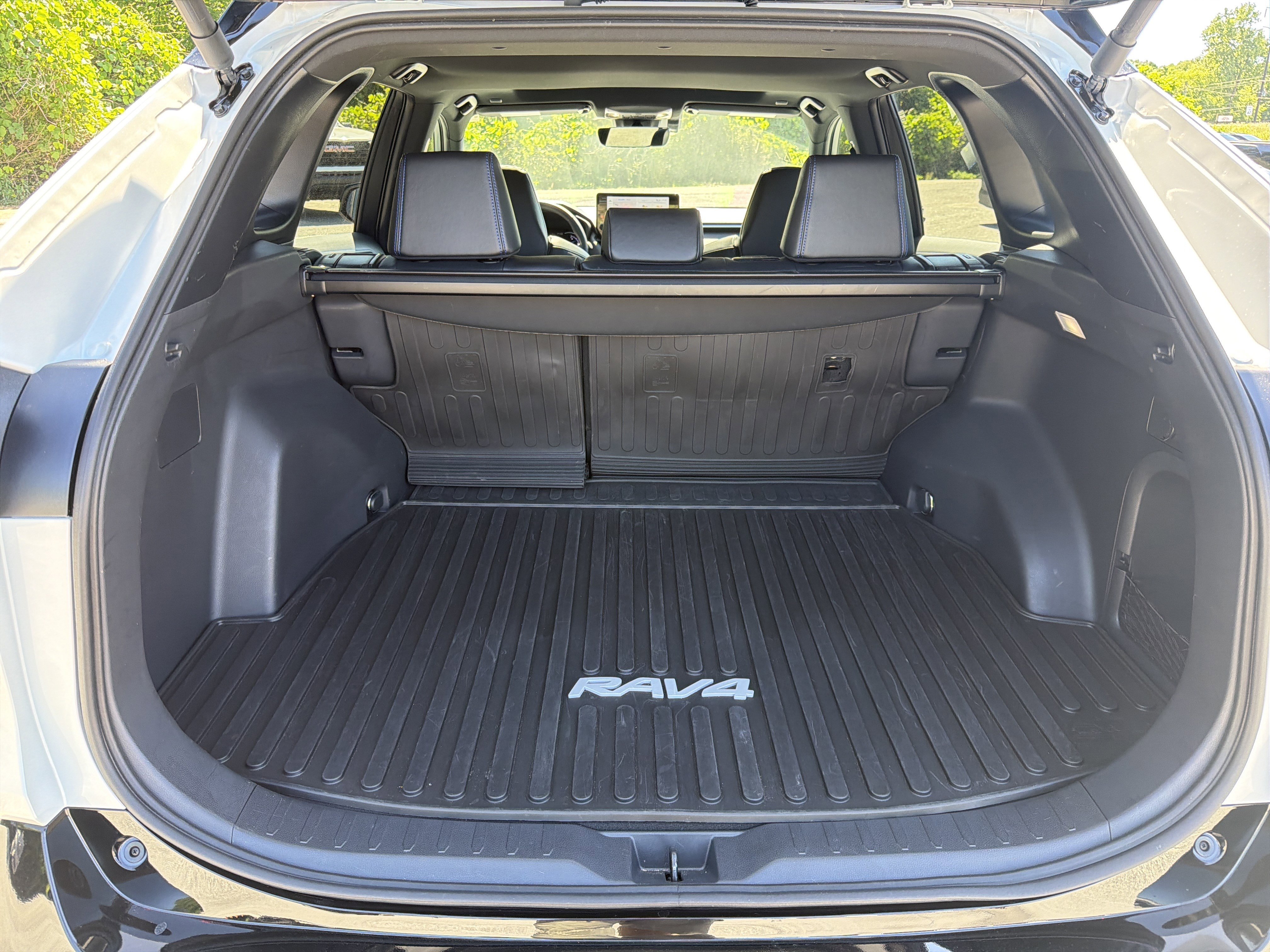 Used 2024 Toyota RAV4 XSE w/ Weather Package AWD/4WD image 19