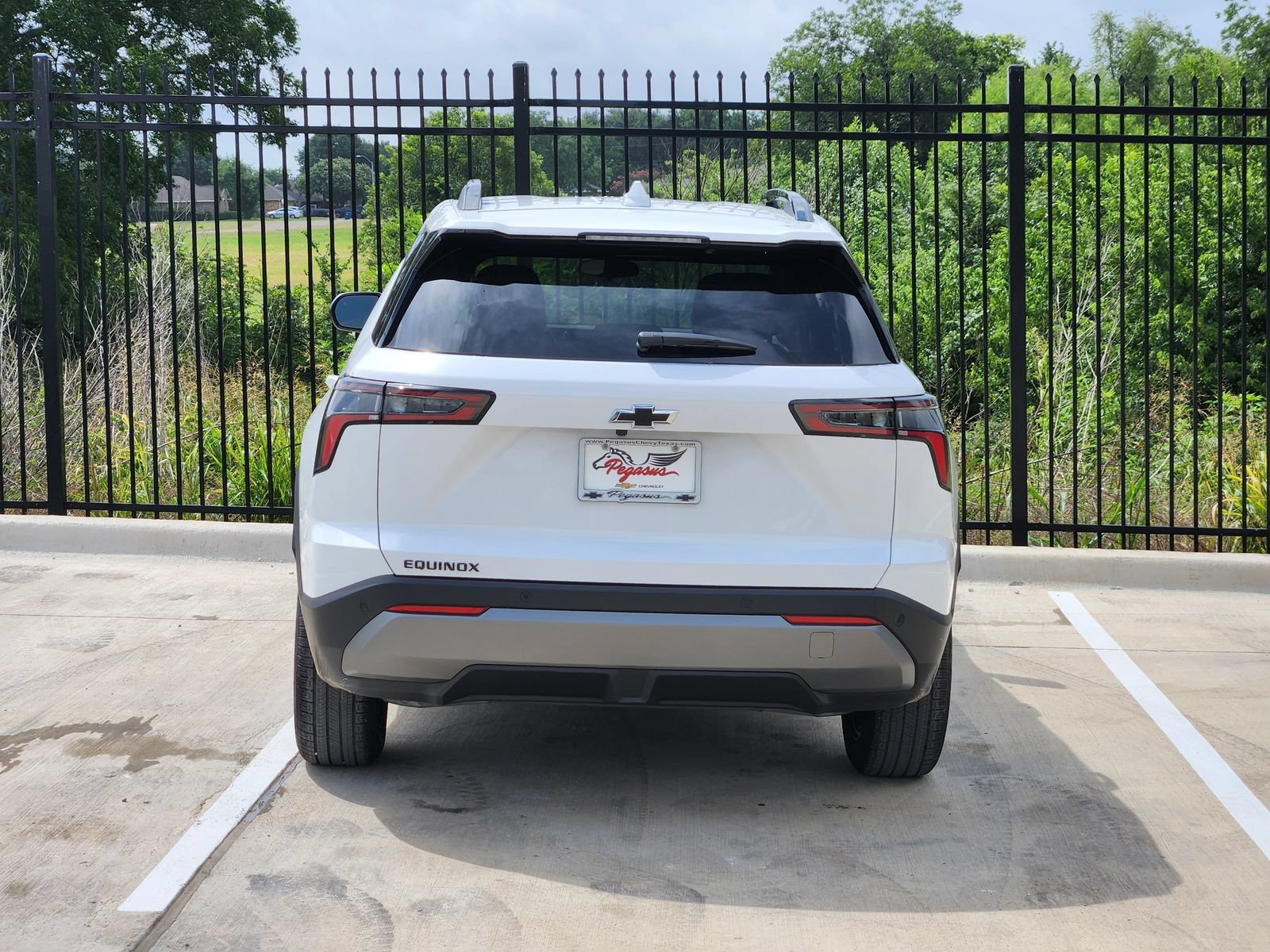 New 2027 Chevrolet Equinox LT w/ Midnight Edition FWD image 8